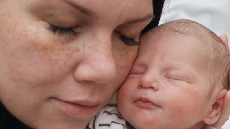 Jillian Johnson straciła synka zaledwie 18 dni po porodzie. Teraz ostrzega inne mamy