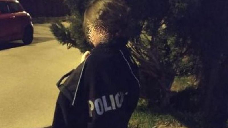 Zapłakana i przerażona 9-latka szła sama ulicą w Tarnowie. Zauważyli ją dwaj policjanci