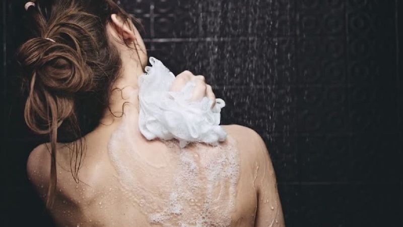 Jak często powinno się brać prysznic? Na nurtujące pytanie odpowiedzieli naukowcy