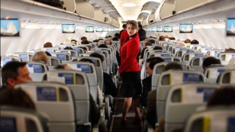 Co się dzieje, gdy pasażer umiera na pokładzie w trakcie podróży samolotem?
