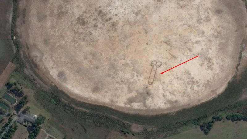 Rysunek gigantycznego członka znaleziony na mapach Google jest widoczny z kosmosu