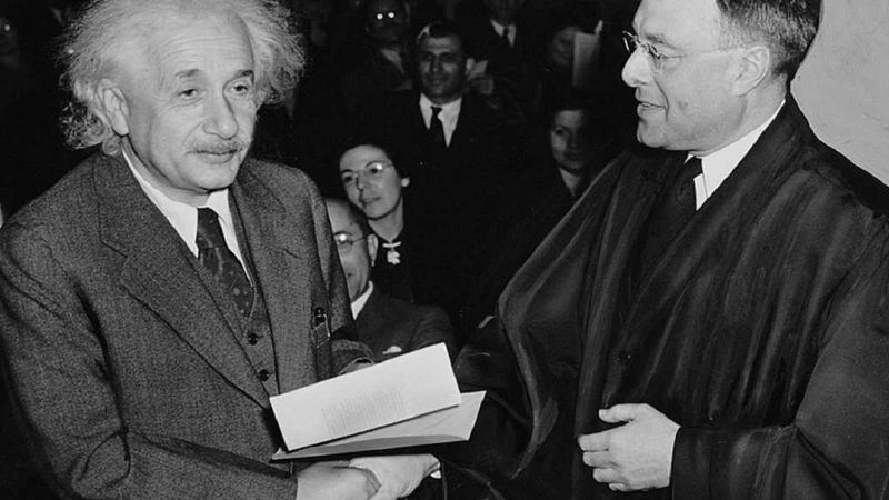 110 prywatnych notatek Einsteina trafiło do archiwum. Niektóre z nich mogą mieć znaczenie dla nauki