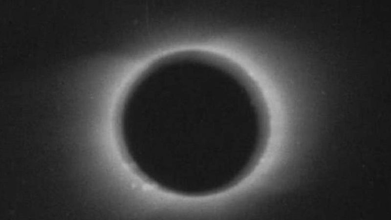 Obejrzyj najstarsze nagranie całkowitego zaćmienia słońca. Film pochodzi z 1900 roku