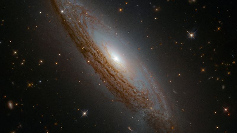 Zachwycające zdjęcie pobliskiej galaktyki spiralnej ukazuje aktywne jądro galaktyczne