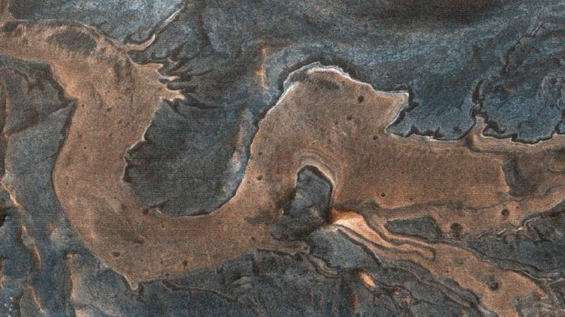 W marsjańskim kanionie odkryto strukturę do złudzenia przypominającą smoka