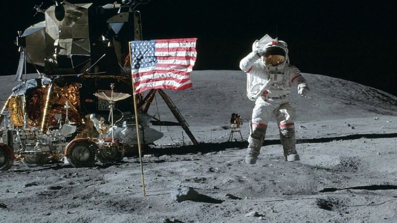 Obejrzyj historyczne lądowanie na Księżycu, które zostało odnowione za pomocą sztucznej inteligencji