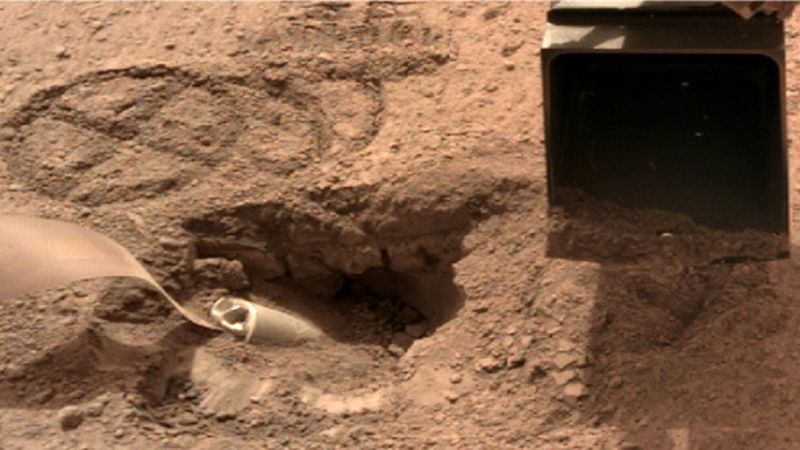 Marsjański Kret w końcu całkowicie wkopał się powierzchnię Czerwonej Planety