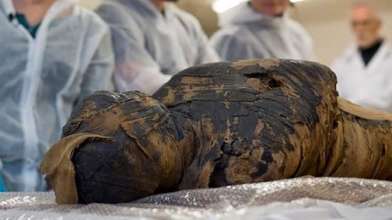 Starożytna egipska mumia kapłana okazała się być ciężarną kobietą. To pierwsze takie znalezisko