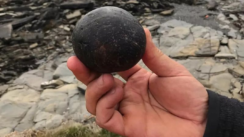 Tajemnicze kamienne kule zostały znalezione w grobowcu na szkockiej wyspie