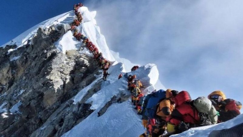 Szokująca rzeczywistość na Mount Evereście. Jak wyglądają Himalaje w 2022 roku?
