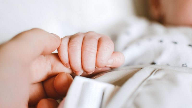 Niemowlęta uspokajają się przez dopasowanie bicia serca do rytmu matki