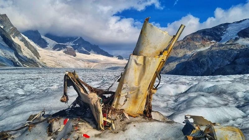 Topniejący lodowiec w Alpach Szwajcarskich ujawnił wrak samolotu i szczątki dwóch osób