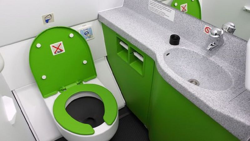 Dlaczego toalety publiczne mają siedzenia w kształcie podkowy?