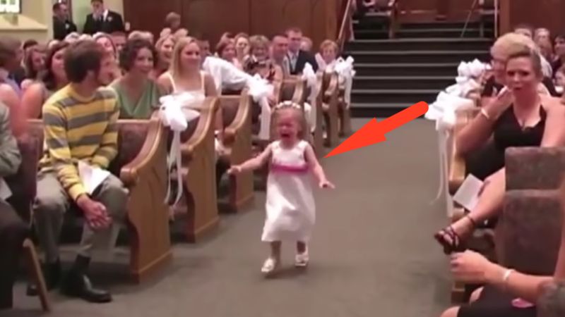 Dziewczynka wbiegła do kościoła krzycząc. To co było za nią, sprawiło, że wszyscy wybuchli śmiechem!