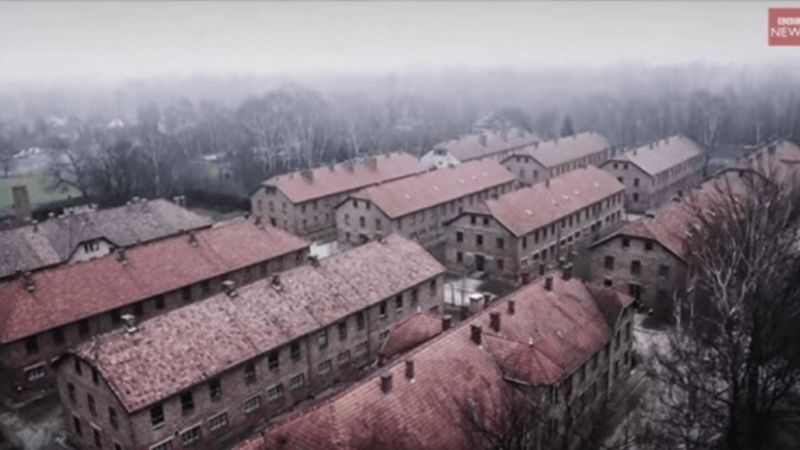 Dron przeleciał nad Auschwitz. To, co uchwycił na kamerze, przyprawia o gęsią skórkę…
