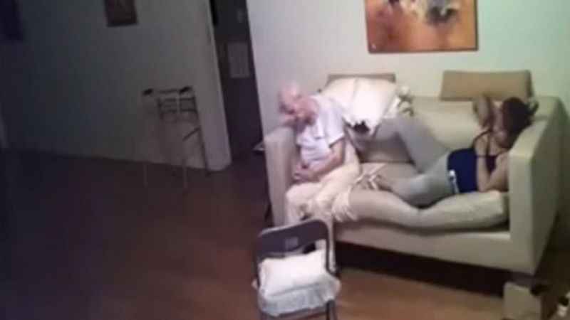 Córka ukradkiem nagrała jak opiekunka traktuje jej 94-letnią mamę, chorą na Alzheimera. WSTRZĄSAJĄCE