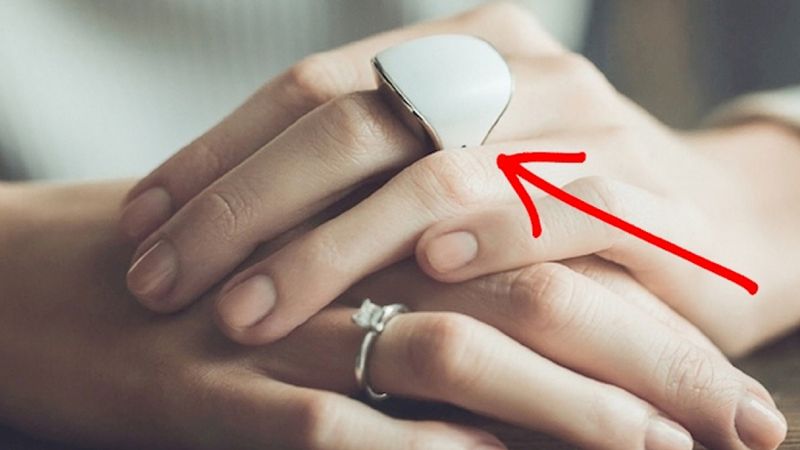 Wygląda jak zwykły pierścień, ale kobiety noszą go z jednego, bardzo istotnego powodu