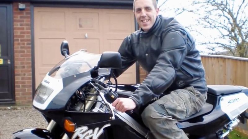 Kamera przymocowana do kasku motocyklisty uchwyciła jego śmierć