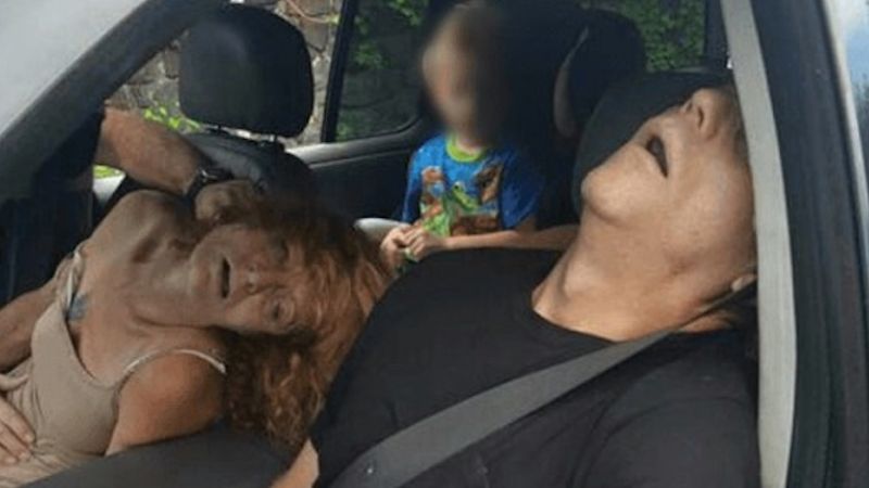 Policja opublikowała szokujące zdjęcia rodziców po narkotykach! Wieźli ze sobą dziecko…