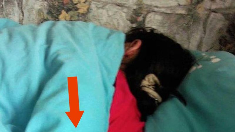 Sfotografował żonę, jak spała w łóżku z 'kimś’ innym. Chciał mieć niepowtarzalny dowód jej czynu