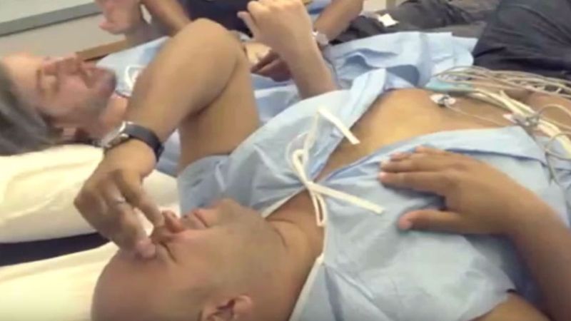 2 mężczyzn poddaje się eksperymentowi, w którym odczuwają ból jak podczas porodu. Szybko tego żałują