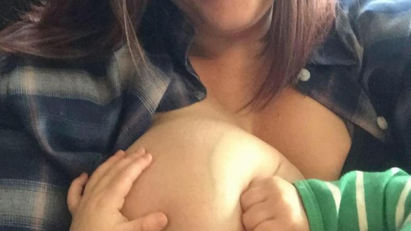 Matka zrobiła sobie zdjęcie, gdy karmi piersią obce dziecko. Zdjęcie wywołało burzę w sieci