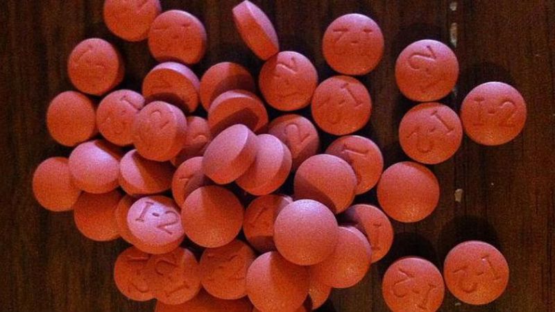 Lekarze ostrzegają przed zażywaniem ibuprofenu. Jeśli często łykasz takie tabletki, powinieneś przestać!