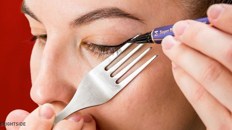 9 trików, które wykorzystasz na co dzień przy robieniu makijażu. Zajmie Ci mniej czasu niż dotychczas
