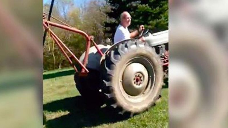 Dziadek jeździł traktorem dookoła ogródka, a babcia straszliwie krzyczała. Nie zgadniesz dlaczego!