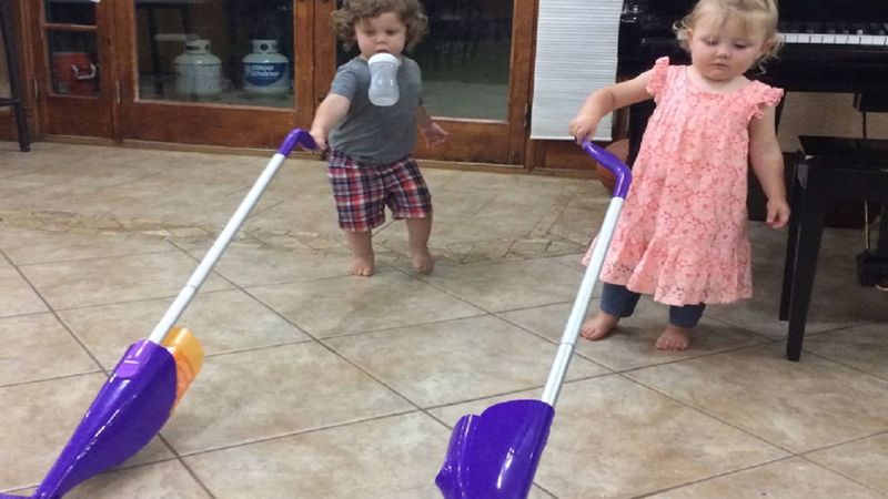 Mama opublikowała zdjęcie swoich sprzątających dzieci. Post zalała fala negatywnych komentarzy