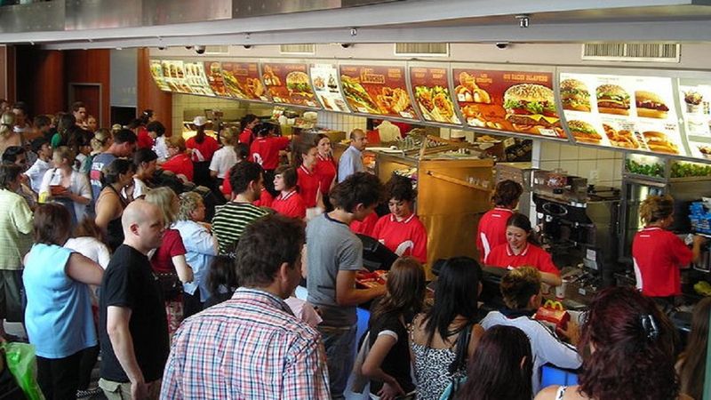 9 tajemnic restauracji, które sprzedają fast foody. Personel nigdy Ci ich nie zdradzi