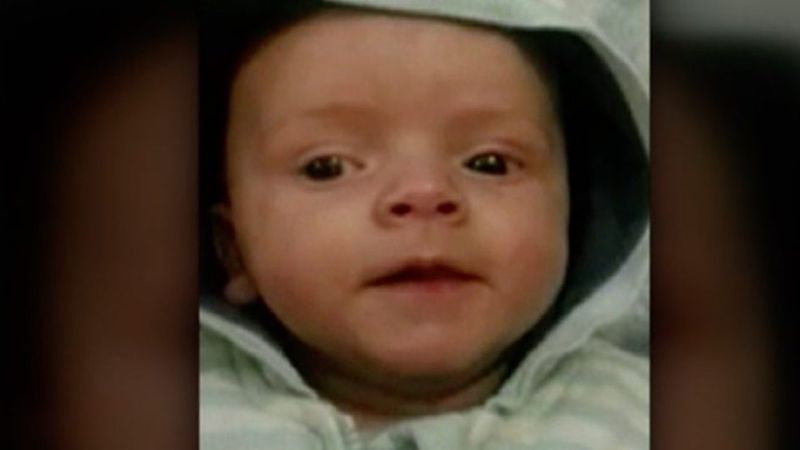 Sekcja zwłok wykazała 28 złamań u 5-miesięcznego chłopca. W jego ciele znaleziono ślady narkotyków