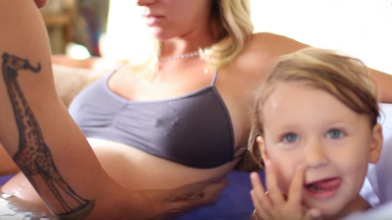 Zdecydowała się na poród w domu. Towarzyszyła jej w nim 3-letnia córeczka