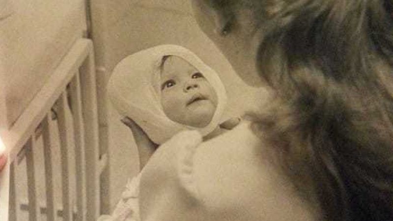 W 1977 roku opiekowała się dziewczynką. Po 38 latach zauważyła na Facebooku to zdjęcie i zamarła