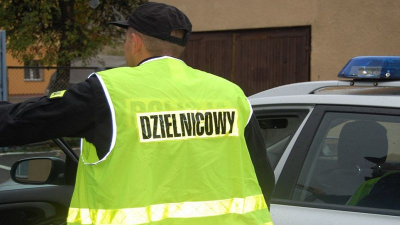 Zaniepokojony pytaniami staruszki policjant z Gdańska postanowił sprawdzić sytuację w jej domu
