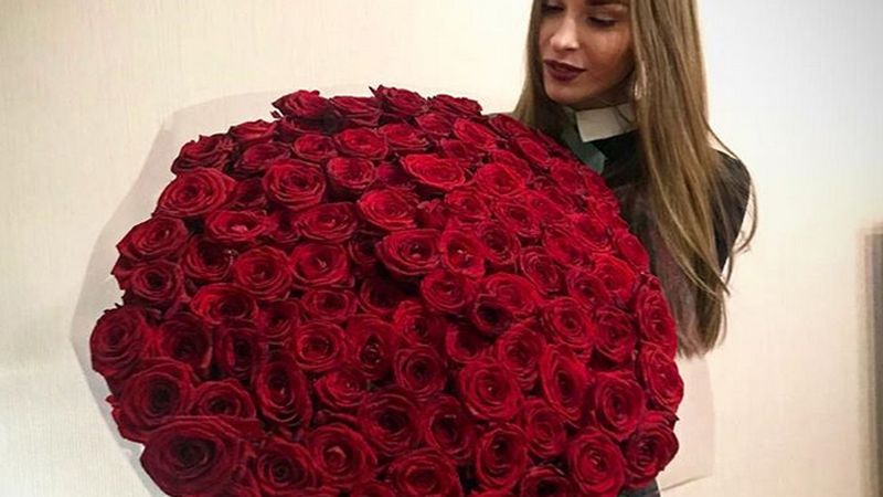Możesz wynająć bukiet 101 róż, aby zrobić sobie z nim zdjęcie. Cena za 10 minut to 40 złotych