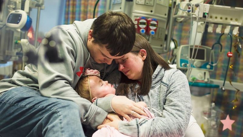 Rozdzierające serce zdjęcia, pokazujące umierającą 2-latkę. Ten aniołek nie doczekał przeszczepu