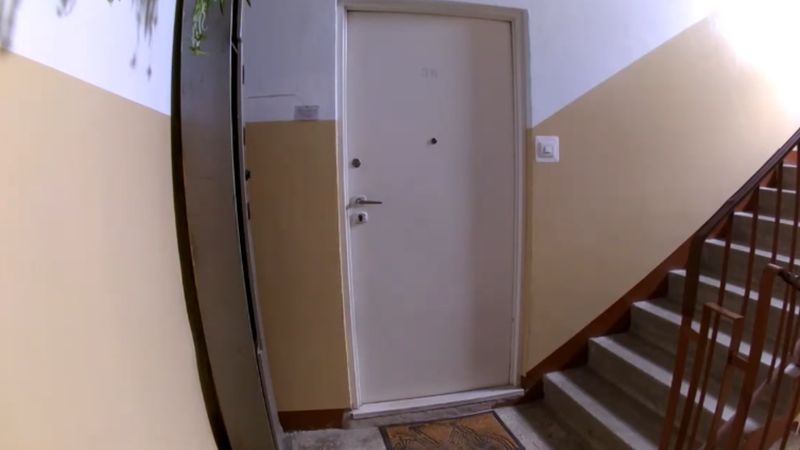 Wbiegł na klatkę schodową i otworzył drzwi do mieszkania córki. Zastał go przerażający widok