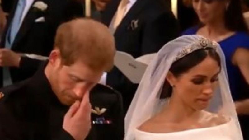 W trakcie ślubu Harry tylko w jednym momencie wzruszył się do łez. Była to wyjątkowa chwila