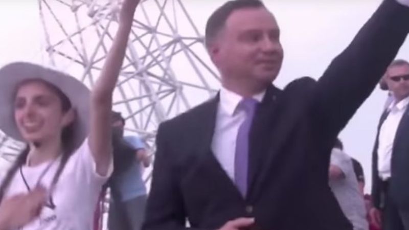 Prezydent Andrzej Duda zaskoczył młodzież swoim tańcem. Nagranie jest hitem w sieci