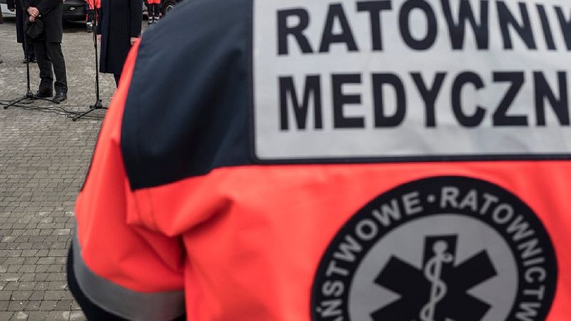 Ratownik medyczny z Łodzi wykorzystywał nieletnie. W domu miał także nielegalną broń