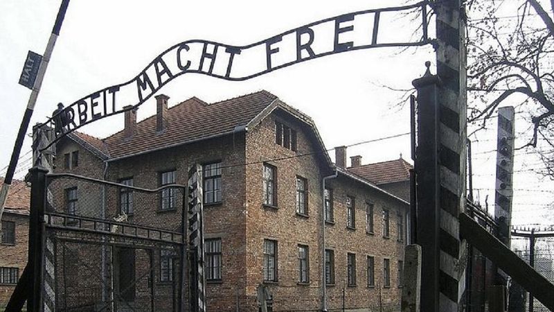 Turyści z Węgier chcieli ukraść cegły z krematorium w Auschwitz. Zostali złapani