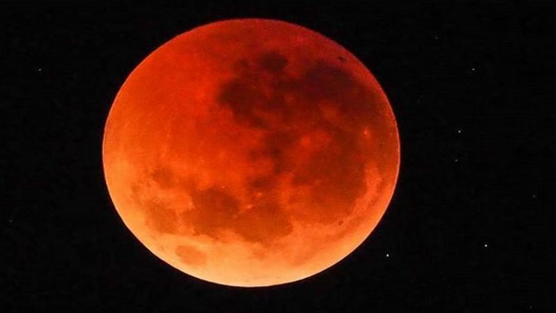Internet zalała fala zdjęć z wczorajszego zaćmienia Księżyca. Wybraliśmy te najciekawsze