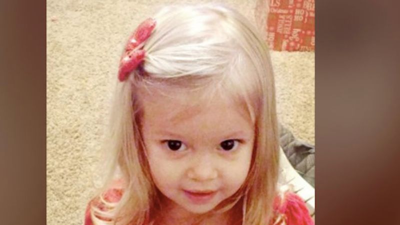 2-latka zaczęła wymiotować krwią, a jej ciało zrobiło się sine. Rodzice byli przerażeni