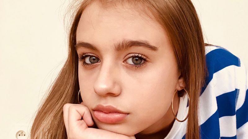 16-letnia Oliwia Bieniuk po ścięciu włosów wygląda jak Anna Przybylska, gdy była w jej wieku