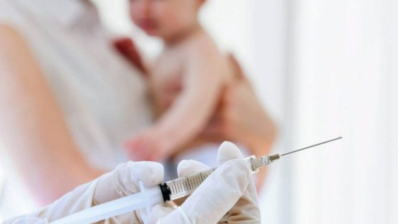 Nieszczepione dzieci mogą nie dostać 500 plus. „Trzeba chronić społeczeństwo przed idiotami”