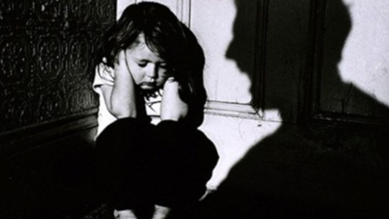 Rodzice molestowali swoje 2,3 i 4-letnie dzieci. Najstarsza dziewczynka była też gwałcona