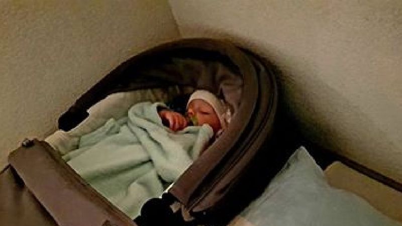 Polska blogerka zabrała 6-miesięczną córeczkę na noc na balkon. To miał być eksperyment