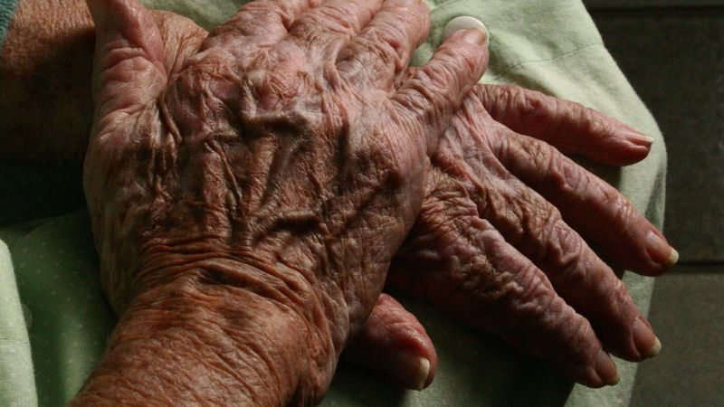 Schorowana 91-letnia staruszka straci dom. Państwo jest wobec niej bezwzględne