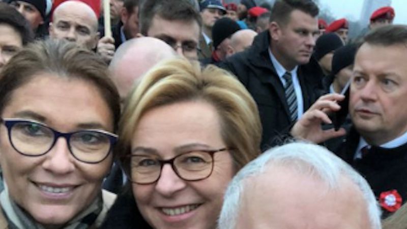 Selfie Kaczyńskiego z Marszu Niepodległości podbiło sieć. Internauci są mocno podzieleni